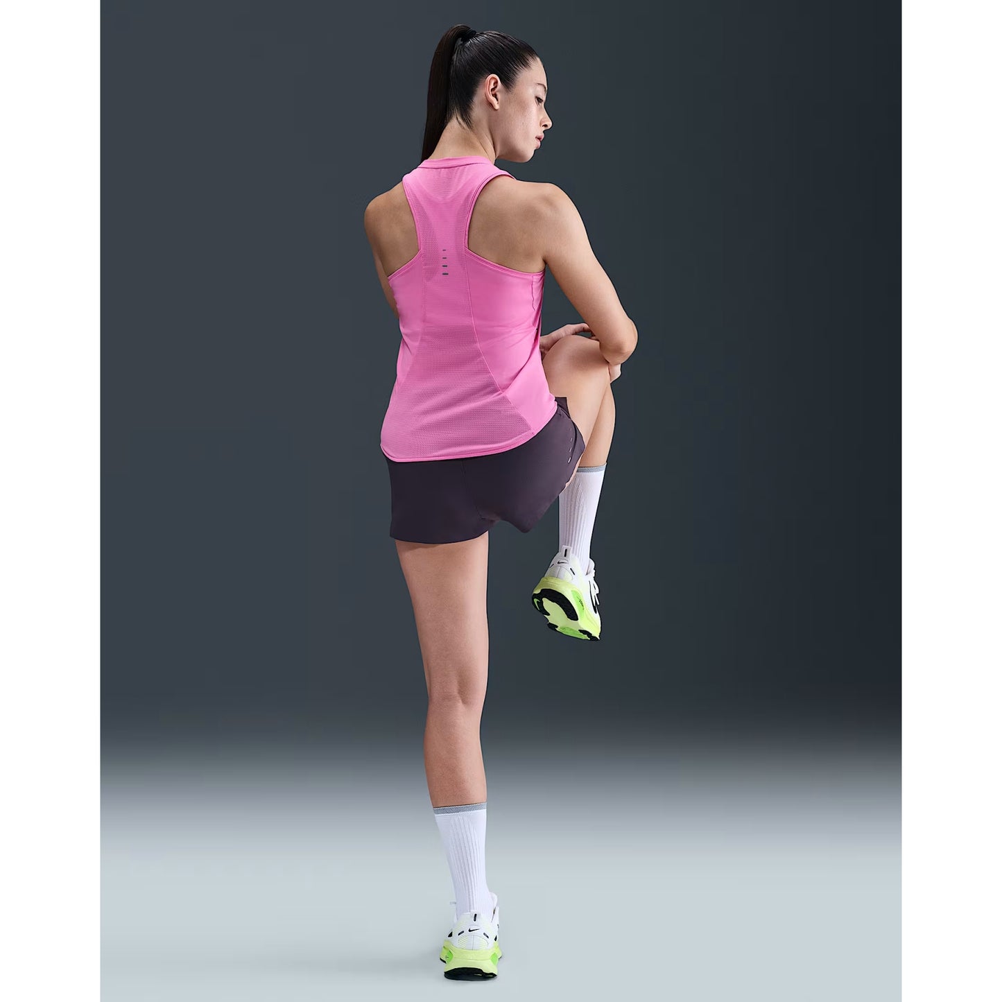 Nike Swift Dri-Fit - playful pink HQ0620-675